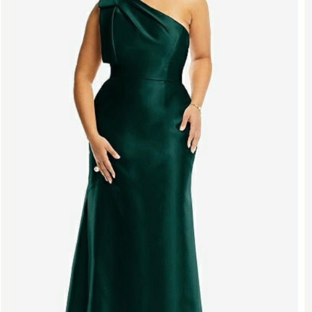 Alfred Sung BOW ONE-SHOULDER SATIN TRUMPET GOWN IN EVERGREEN—size 20